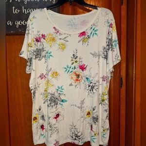 A Torrid Super Soft Floral Print Short Sleeve Women's Top In A Size 2 (2X)